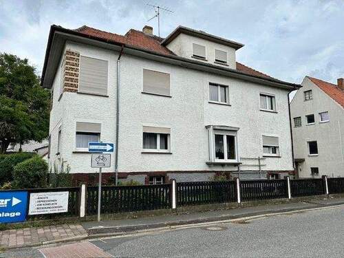 Außenansicht Fassade - Letzte Chance! Sanierungsbedürftiges Dreifamilienhaus mit viel Potenzial - stark reduziert!!