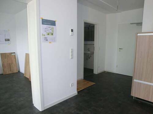 Blick in Flur zum Bad u. Schlafzimmer - 