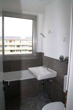 Bad.JPG - 3 Zimmer Etagenwohnung zum Kaufen in Bonn