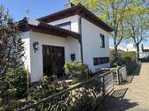Hausansicht - 7 Zimmer Bungalow zum Kaufen in Königsbrunn