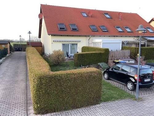 Gartenansicht mit Terrasse - 4 Zimmer Reihenendhaus in Drei Gleichen