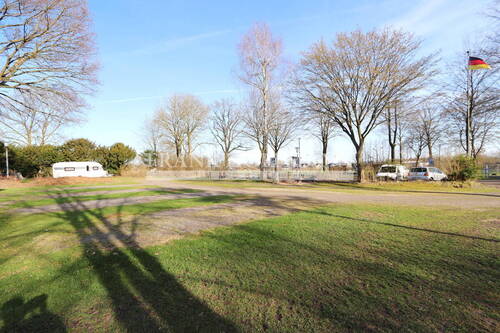 V9799 24h-Parkplatz - 