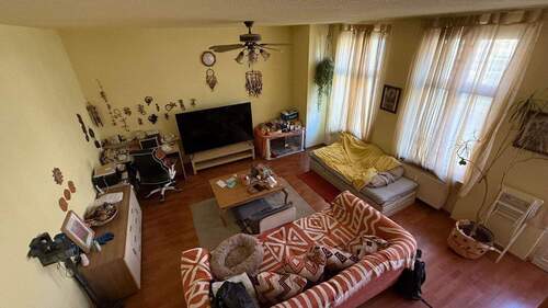 Blick v. der Treppe ins WZ - Etagenwohnung mit 91,30 m&sup2; in Berlin zum Kaufen