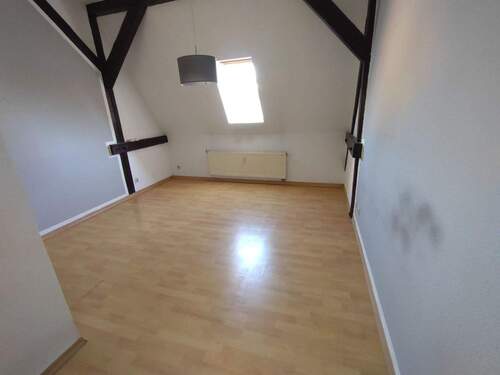 Dachgeschoss-Wohnzimmer - 3 Zimmer Etagenwohnung in Görlitz