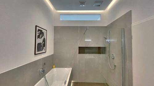 Hauptbad - kernsanierte exklusive 3,5 -Zi Altbauwohnung im Herzen von Bad Reichenhall