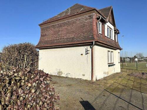 Blick von Zufahrt - 3 Zimmer Einfamilienhaus zum Kaufen in Waltershausen