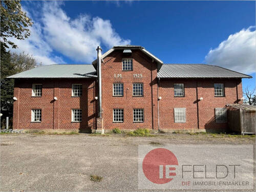 Hausansicht & Parkplatz - Hotel, Pension, Gasthof in Horst (Holstein)