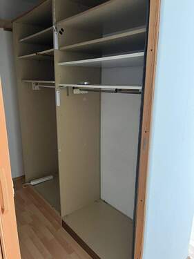 Begehbare Einbauschrank im Zimmer - 