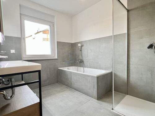 BADEZIMMER IM OBERGESCHOSS - 