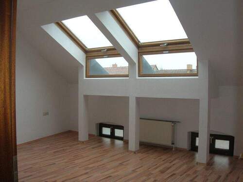 Helles Dachzimmer - 2 Zimmer Etagenwohnung zur Miete in Görlitz