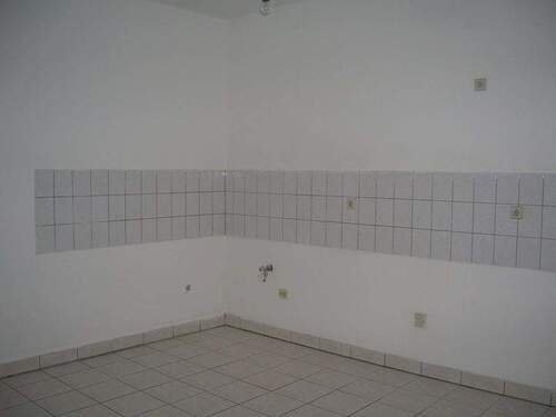 Leere Küche mit Fliesen - 