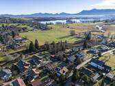 Drohnenaufnahme Richtung Süd-Ost - Wohnbaugrundstück in Seenähe, kurzfristig bebaubar