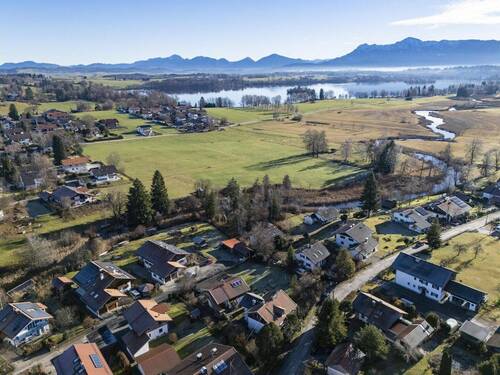 Drohnenaufnahme Richtung Süd-Ost - Wohnbaugrundstück in Seenähe, kurzfristig bebaubar