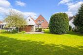 Heller Sommertag im Garten - 