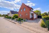Hausansicht - Wohntraum an der Weser! - 399.000,00&nbsp;EUR Kaufpreis, ca.&nbsp; 124,00&nbsp;m&sup2;&nbsp;Wohnfl&auml;che