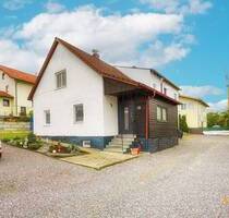 Sofort frei: Ein- Zweifamilienhaus mit großzügigem Garten in ruhiger Lage - Rottenburg an der Laaber Pattendorf