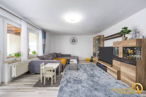 Wohnzimmer - 9 Zimmer Mehrfamilienhaus, Wohnhaus in Rottenburg an der Laaber