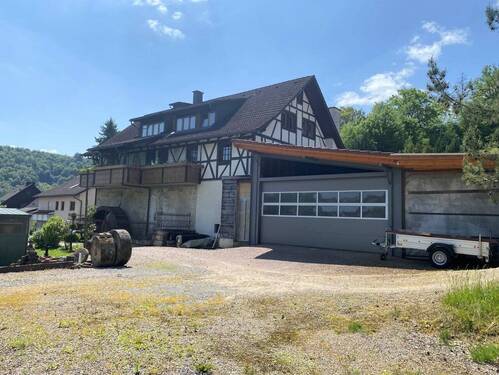Nord-Ost Seite mit Anbau Halle/Garagen - 