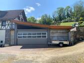 Nord-Ost Seite Halle/Garage mit Hebekran und Sektionaltor - 