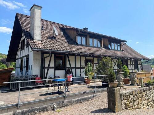 Seitenansicht mit toller Sonnenterrasse Süd-West - 9 Zimmer Mehrfamilienhaus, Wohnhaus in Stühlingen