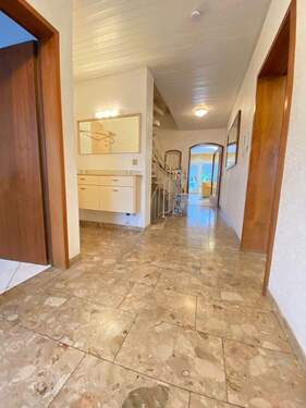 Erdgeschoss - Eingangsbereich - 5 Zimmer Einfamilienhaus zum Kaufen in Bietigheim