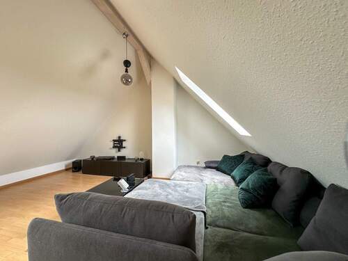 Einladendes Wohnzimmer im DG - 