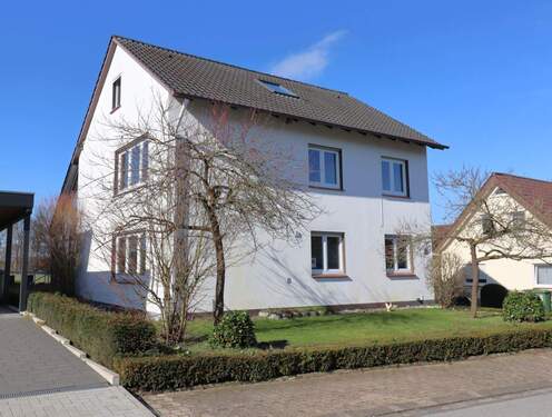 Hausansicht (2).JPG - Großzügiges Familienhaus in ruhiger und guter Wohnlage