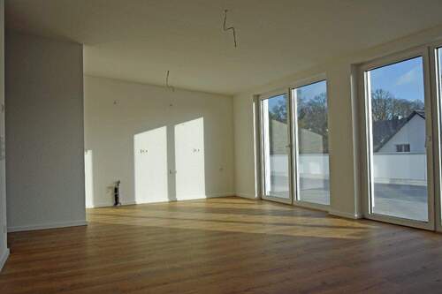 Wohn-/Esszimmer - 