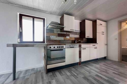 Küche, Flur - Etagenwohnung mit 101,10 m&sup2; in Zentbechhofen zum Kaufen