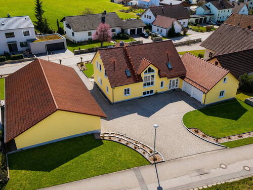 Rückansicht - 9 Zimmer Einfamilienhaus zum Kaufen in Hausen