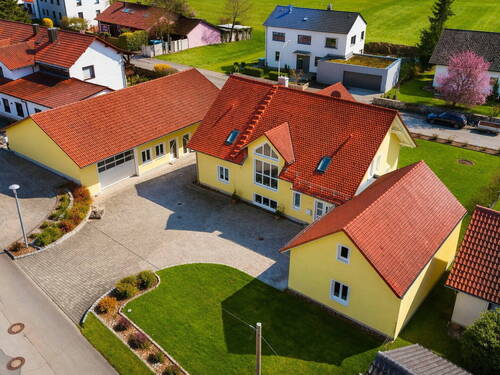 Rückansicht - 9 Zimmer Einfamilienhaus in Hausen