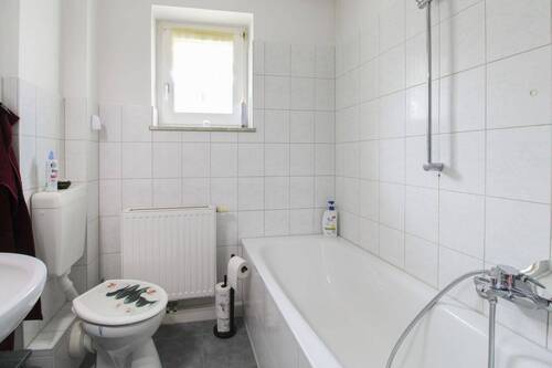 Badezimmer - Etagenwohnung mit 58,00 m&sup2; in Rüsselsheim am Main zum Kaufen