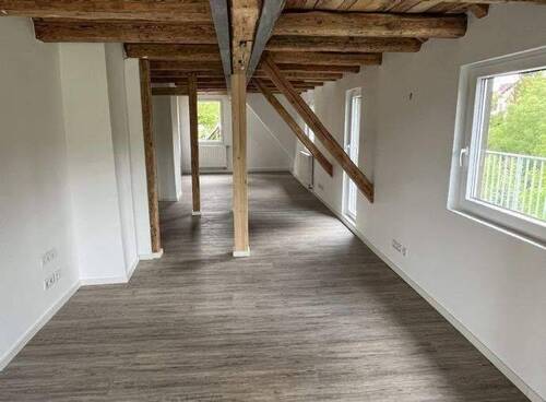 Eingangsbereich mit Blick in den Wohn-/Essbereich - 