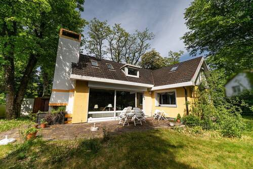 Haus - Planegg: Großes Grundstück. Ruhige Lage. Modernisierungsobjekt mit viel Perspektive!