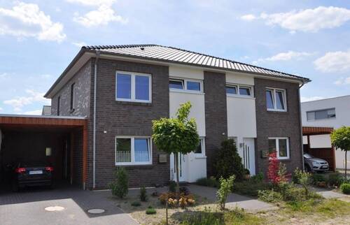 AMR Doppelhaus Referenz - Modern, sparsam, gut gelegen - Effiziente Doppelhaushälfte in Apen