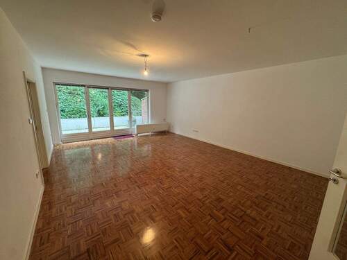 Wohnzimmer.JPG - 5 Zimmer Etagenwohnung zum Kaufen in Bremen