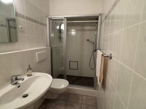 Gäste WC mit Dusche.JPG - 