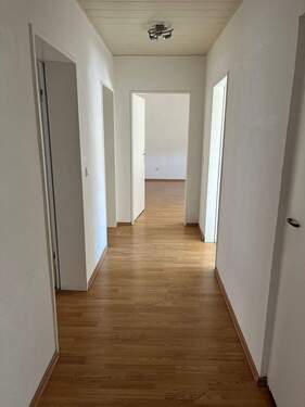 Flur.jpg - 4 Zimmer Etagenwohnung zur Miete in Saarbrücken