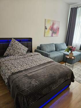 Zimmer 1 / Room 1 - WG-Zimmer möbliert & frisch saniert - 8 Min. zur HTW Uni Furnished room in a shared apartment