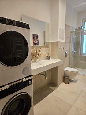 Badezimmer / Bathroom - 