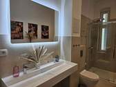 Badezimmer / Bathroom - 