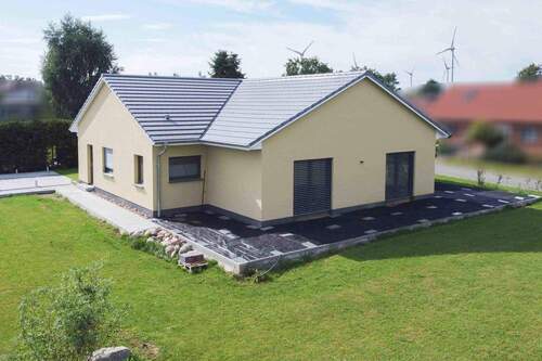 Bungalow Ansicht vom Grundstück - 