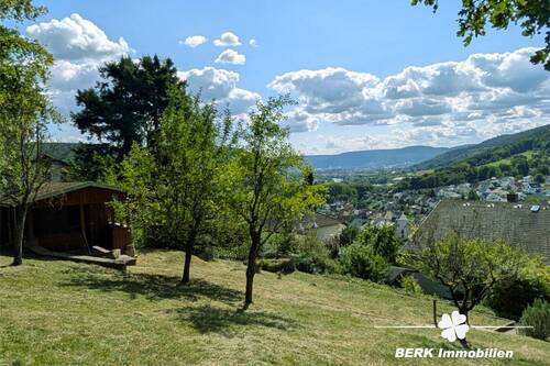 Garten mit Gartenhaus - Etagenwohnung mit 142,00 m&sup2; in Laudenbach zum Kaufen