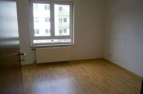 Schlafzimmer - Etagenwohnung mit 71,70 m&sup2; in Hainichen zum Kaufen