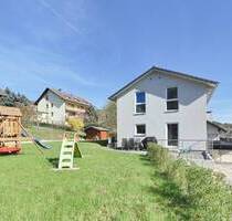 Neubau-Feeling ohne Wartezeit - modernes Einfamilienhaus mit Garten & Keller - Bad Bocklet