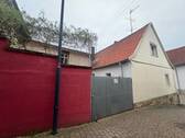 Tor zum Innenhof - Mehrfamilienhaus, Wohnhaus mit 110,00 m² in Boos zum Kaufen