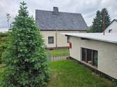 Haus und Garage - 6 Zimmer Mehrfamilienhaus, Wohnhaus in Bannewitz