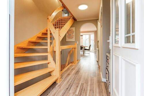 Eingangsbereich und Wohnflur - Mehrfamilienhaus, Wohnhaus mit 120,00 m&sup2; in Handeloh zum Kaufen