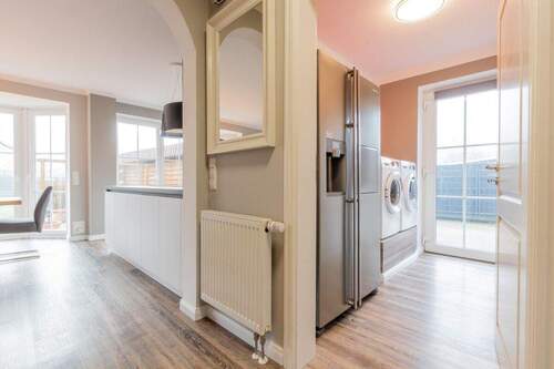 Flur, Wohnbereich und HWR - 