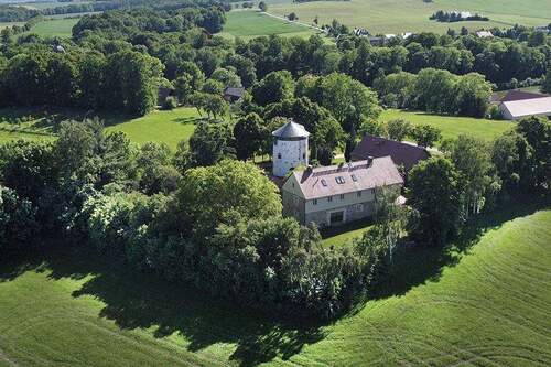 Drohnenansicht - Stille Schönheit in traumhafter Naturkulisse